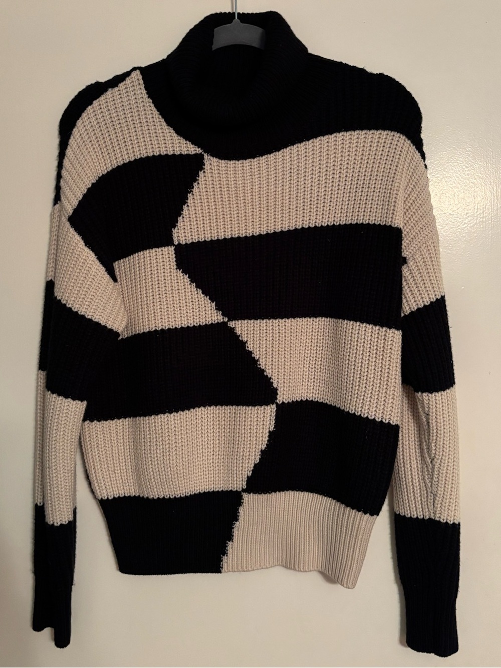 Classic Geometric Turtleneck Sweater - Black & Cream